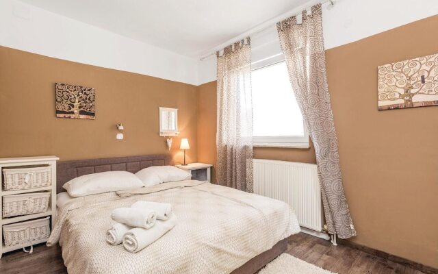 Amazing Home in Rab With Wifi and 3 Bedrooms