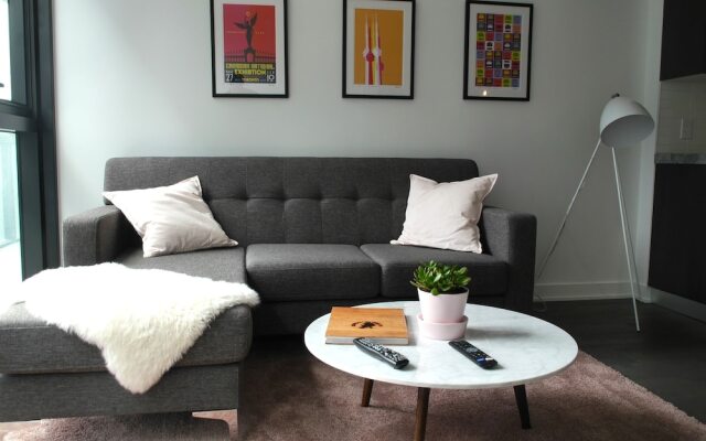 Stunning 1BR Condo in Popular King West