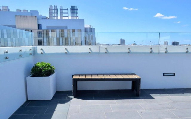 Modern 2 Bedroom Dutton Park Apartment With Balcony