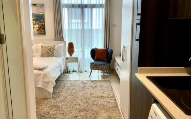 A007 Embassy Gardens Studio Apartm