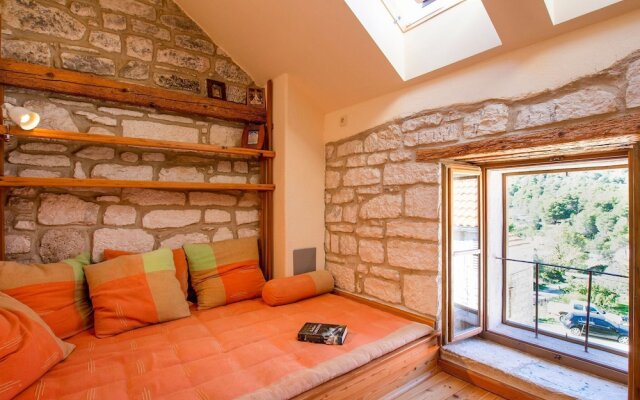 Tranquil Apartment in Marine Zemlje Near Stiniva Beach