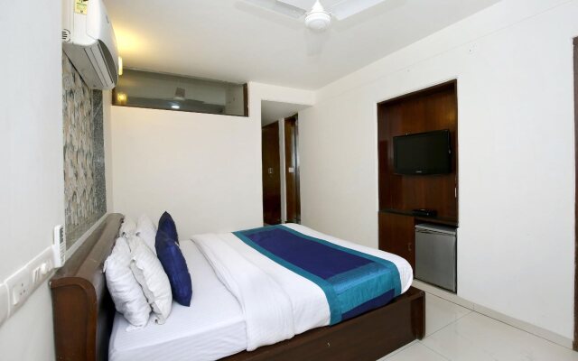 OYO 1496 Hotel Sky 5