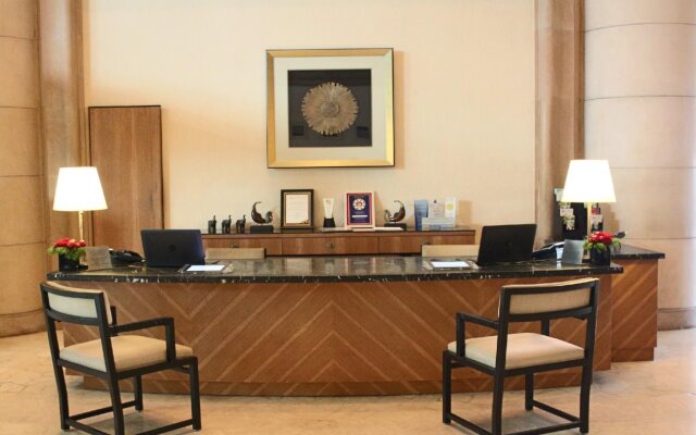 Ambassador Row Hotel Suites by Lanson Place