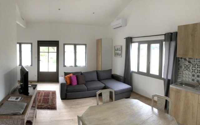 House With One Bedroom In Saint Gilles, With Shared Pool And Wifi