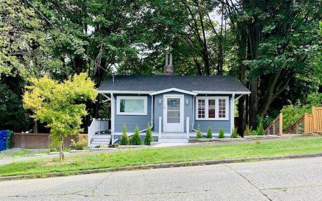 Phinneywood Basement Hideaway - Zoo meets Lake