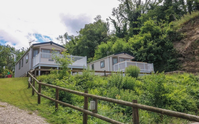 23 Manleigh Park