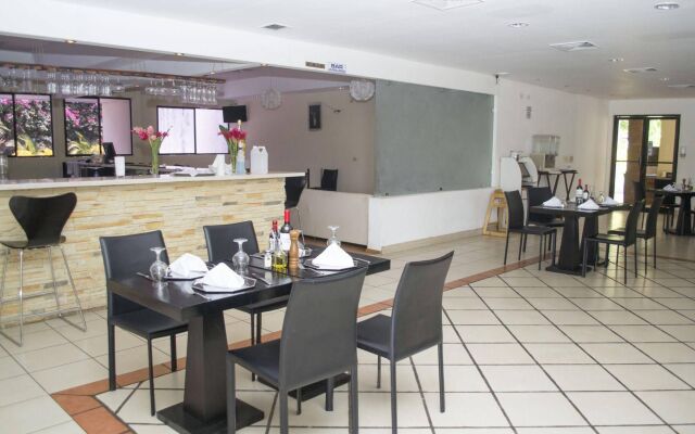Farallones Hotel