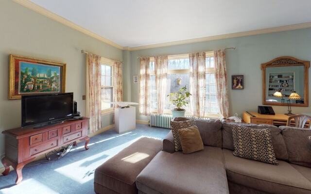 Escapo - Outdoor Hot Tub and Outdoor Fire Pit