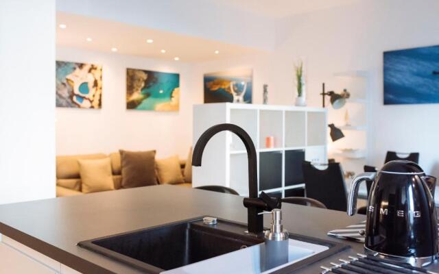 Luxury Flat 8 near Metro