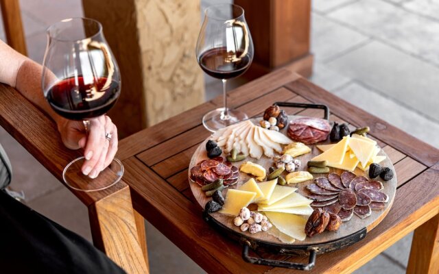 Black Walnut Inn & Vineyard