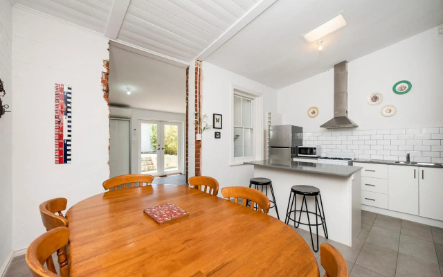 Captain's Heritage Cottage - central Fremantle 2 bedroom historic cottage – Guest Rooms – Perth