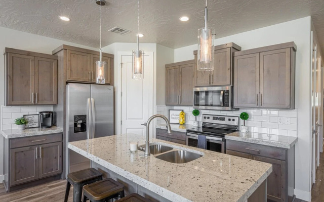 Stargazer Luxury Condo, Rooftop Views, Private Hot Tub