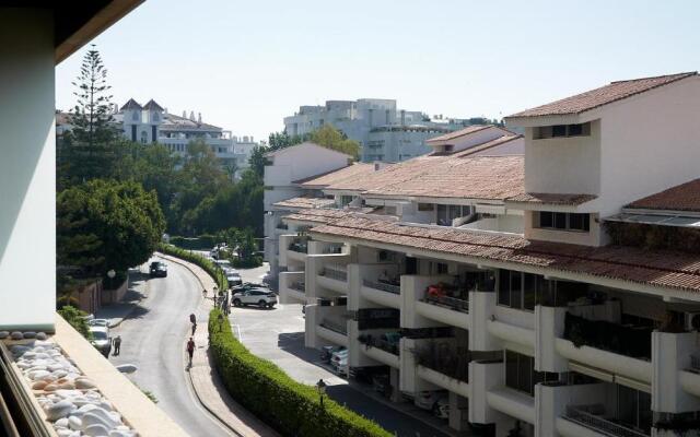 Roy Boston - Luxury Apartment