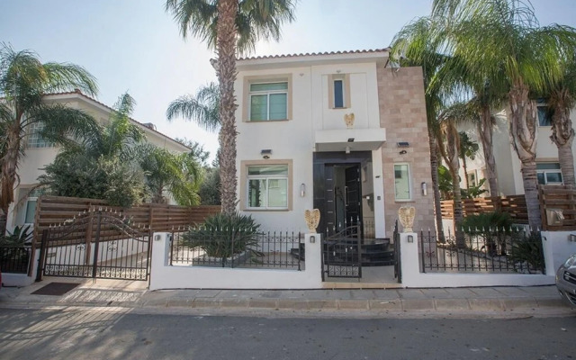 Villa Naomi AQ ME2