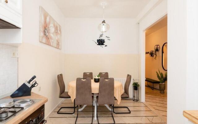 Apartment Villa Andro