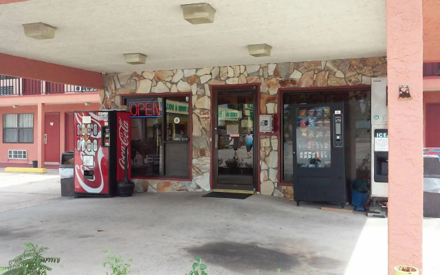 Summer Breeze Motel