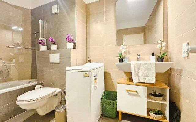 Exceptional 1BR Apartment in center