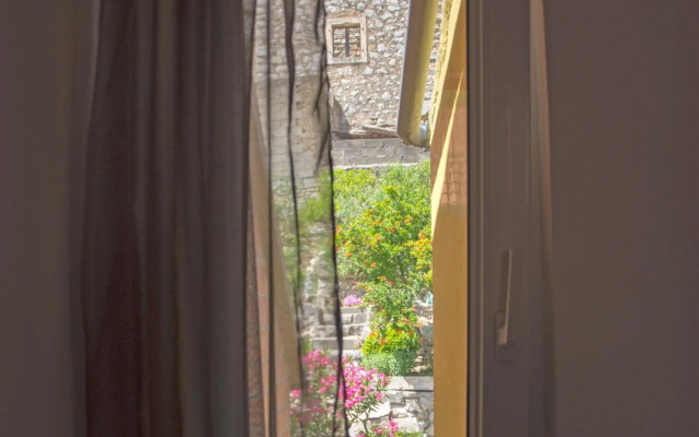 Mediterranean terrace apartment with Bikes & SUP