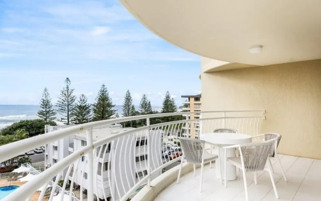Ocean View Coastal Haven in Burleigh