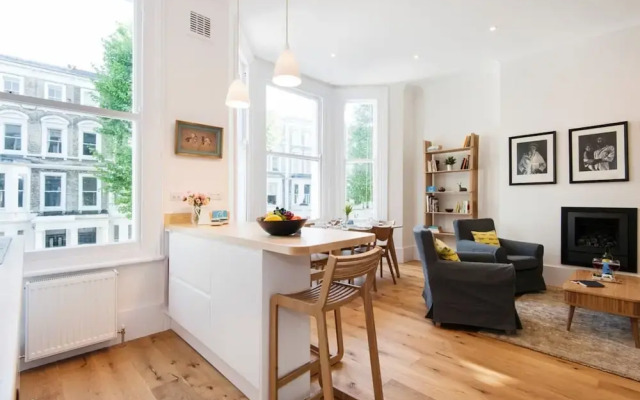 The Stunning Philbeach Garden Apartment