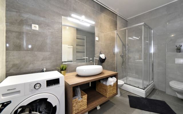 Premium Central Apartment & Room