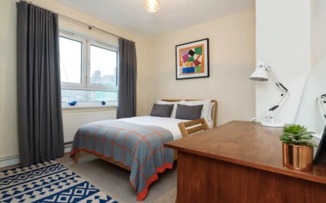 Quintessential 2 BR London Bridge Apartment