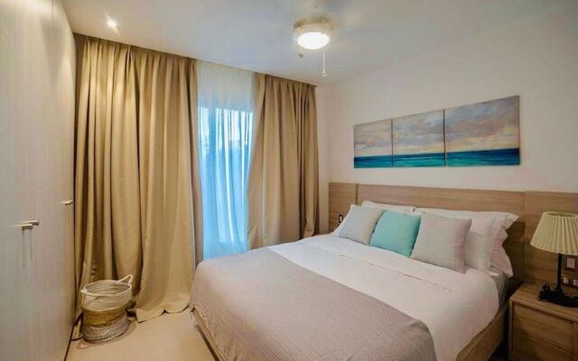 Luxurious Pent House Steps From The Beach C4