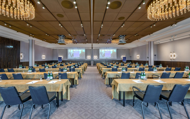 Radisson Blu Senator Hotel