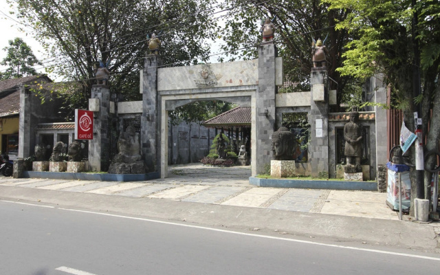 RedDoorz Near Borobudur Temple