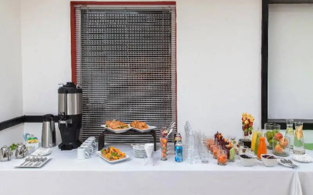 Hotel NH Lázaro Cárdenas