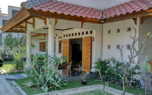 Santo Guest House