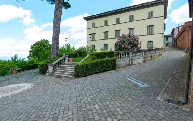 Graceful Apartment in San Miniato with Swimming Pool