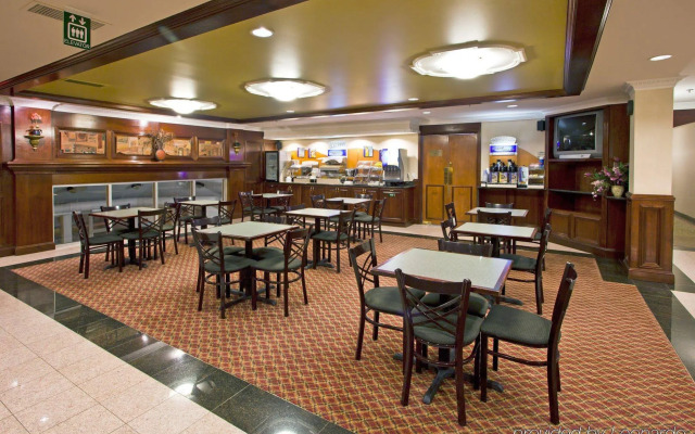 Holiday Inn Express Hotel & Suites Waterford by IHG