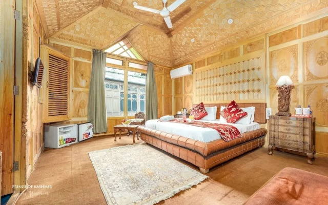 Prince of Kashmir Houseboat