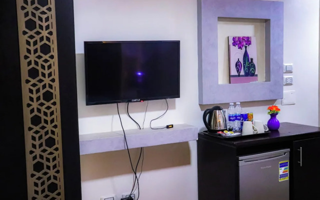 Golden Pyramids Inn