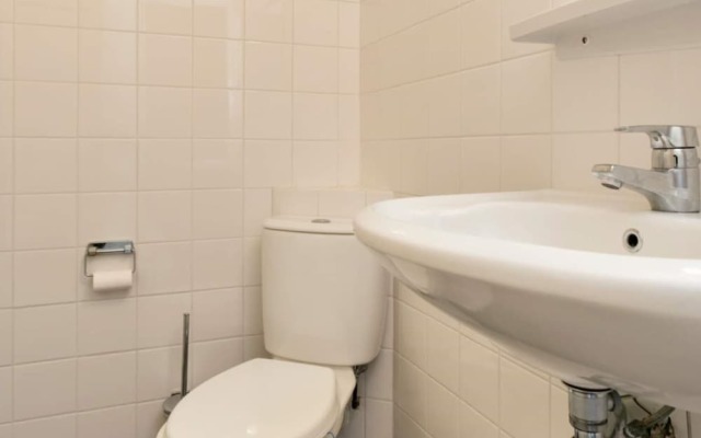 Spacious Luxury Apartment With Beautiful Views of the Marina