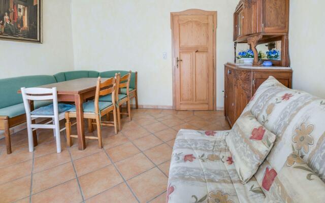 Charming Sea View Apartment in Lozen