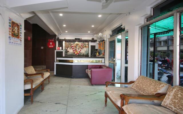 OYO 9305 Hotel Dwarika Inn