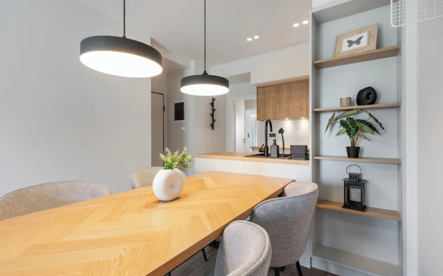 Bask - Chic 2 Bedroom Apt in Athens