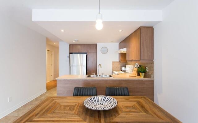Fresh & Styled 2 Bedroom Apt in Mile End