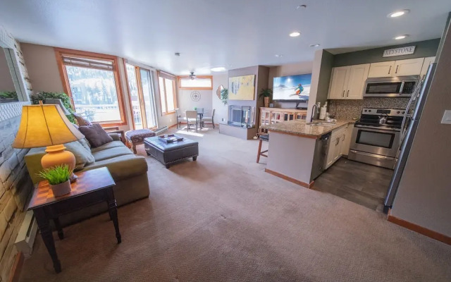 Lakeside 1481 by SummitCove Vacation Lodging