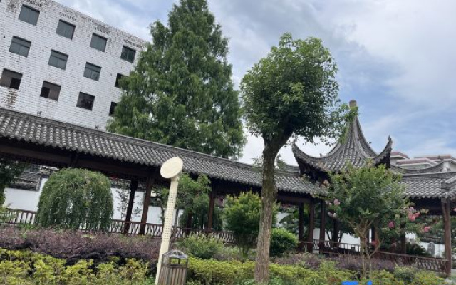 Xanadu Hotel In Yi County