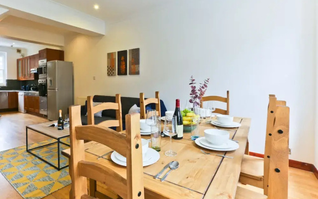 Platinum Apartments in Farringdon 9980