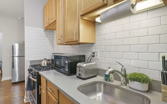 Trendy Studio Apt - Kenwood rep