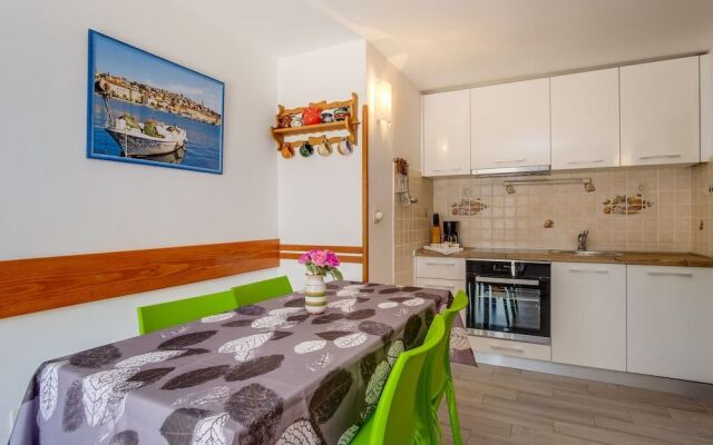 An Apartment Gardenia