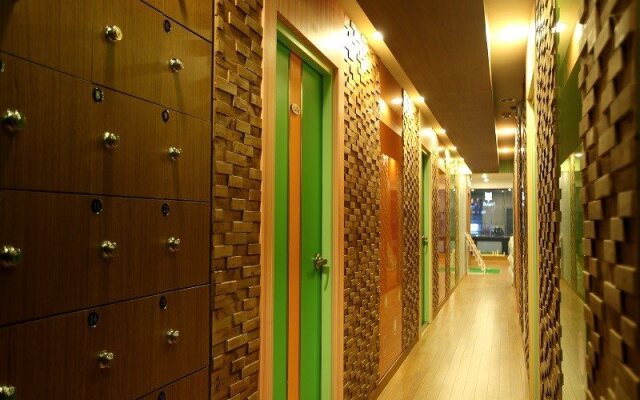 Crystal Guesthouse (Female Only)