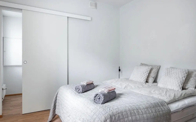 1BR Apt with Sauna - Balcony - Parking