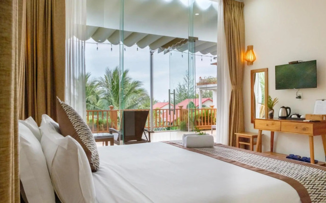 Naomi Resort