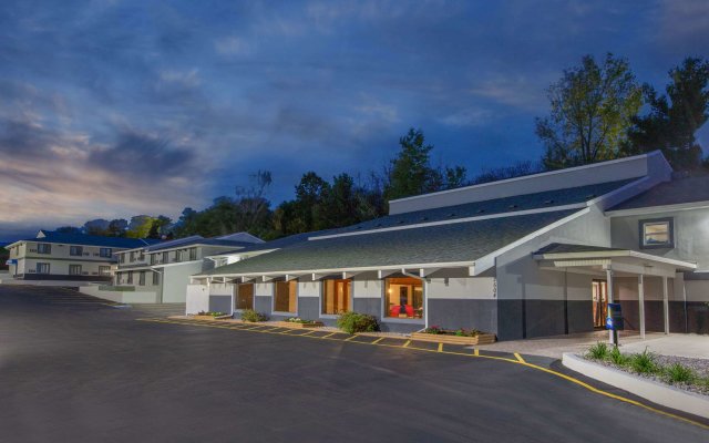 Days Inn & Suites by Wyndham Wisconsin Dells