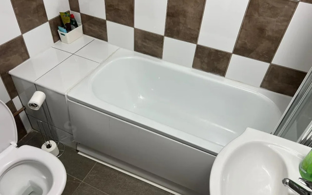 Remarkable 1-bed Studio Apartment in Redbridge